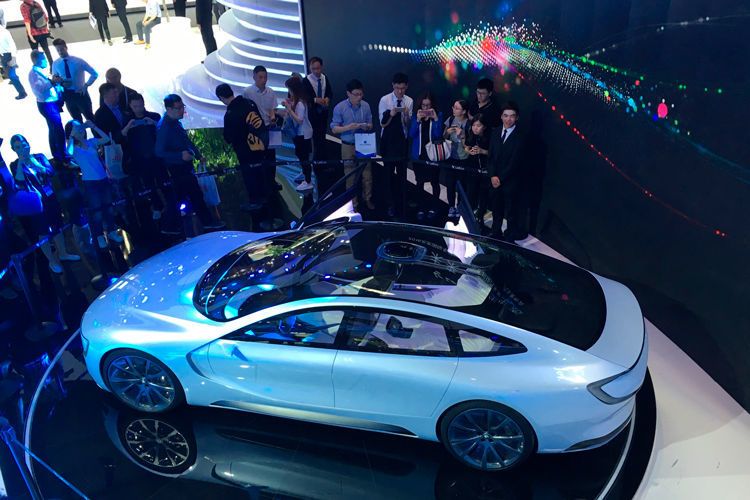 Diese Limousine mit imposanter LED-Leuchtengrafik hört auf den Namen LeSee und stammt von der chinesischen Firma LeEco. (Foto: sp-x)