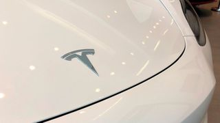 Tesla hat gegen die Strafe Widerspruch eingelegt. (Bild: Seyerlein/»kfz-betrieb«)