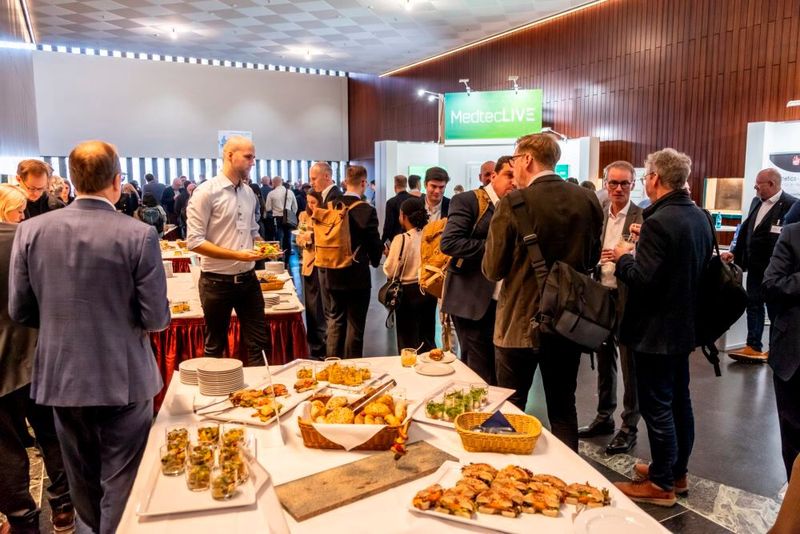 Zwischendurch gab es eine kleine Pause mit Speis und Trank.  (©Bayern Innovativ / Thomas Geiger)