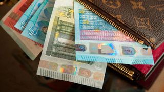 Der Gehaltsreport 2023 klärt: Was verdienen Arbeitnehmer in den unterschiedlichen Branchen konkret? In welchen Bundesländern sind die Unternehmen besonders spendabel? (Bild: frei lizenziert)