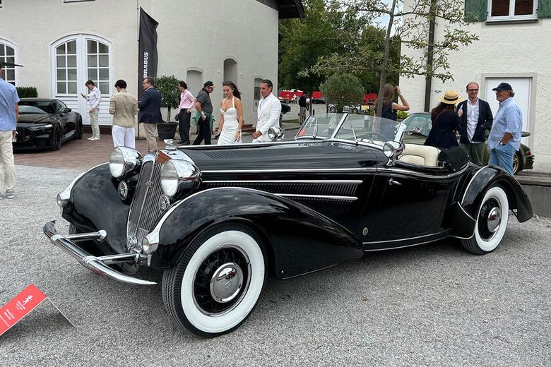 Best of Show am Tegernsee: Horch 855 Special Roadster aus dem Jahr 1939, eingekleidet beim Dresdener Karosseriebauer Gläser. Angeblich das einzige erhalten gebliebene Exemplar von fünf bis sieben gefertigten Fahrzeugen. (Bild: Peter Diehl)