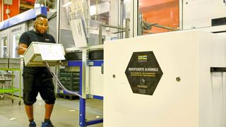 Da haben Schmutz und Öl keine Chance: Der modifizierte Alkohol RG Cleaner 63 sorgt in der Entfettungsanlage bei Johnson Electric für hohe Bauteilsauberkeiten. (Bild: Richard Geiss GmbH)