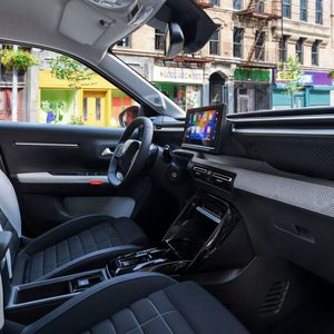 Die Architektur der neuen Smart-Car-Plattform sorgt für ein überraschend luftiges Raumgefühl.(Bild:  Citroën)