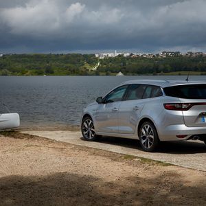 (Renault)