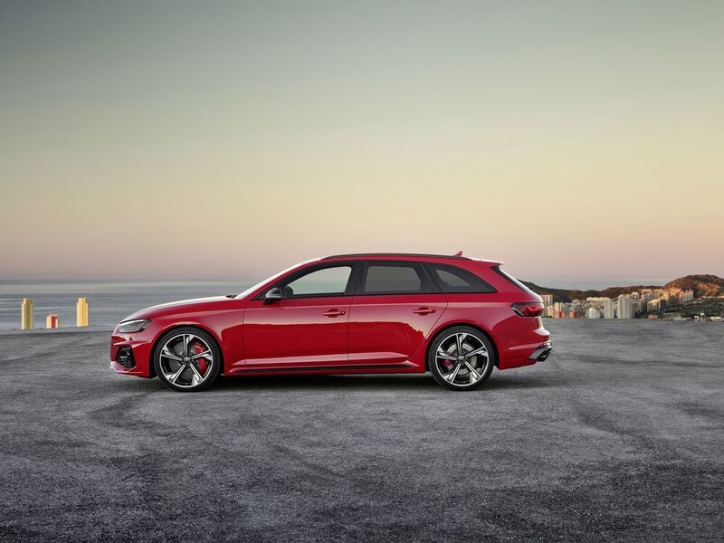 Der Audi RS 4 Avant kommt mit über 30 Fahrerassistenzsystemen.  (Audi)