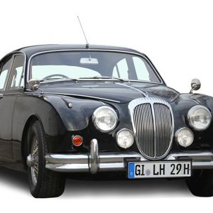 Der Daimler 250 V8 wurde zwischen Oktober 1962 und Mitte 1969 gebaut wurde. Es handelte sich um einen Variante des Jaguar Mark 2, von dem die Karosserie stammte. Mit dem V8-Motor mit 2.548 cm³/140 bhp erreichte das Auto eine Höchstgeschwindigkeit von knapp 180 km/h. Es wurden nur knapp 13.000 Einheiten produziert.(Foto:  Lebenshilfe)