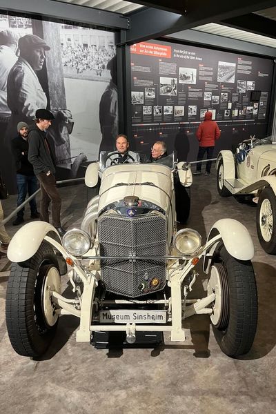 Prof. Dr.-Ing. Reinhold Bopp M.S. von der Hochschule für Wirtschaft und Umwelt Nürtingen-Geislingen, Initiator des ZET, am Steuer eines Mercedes-Benz SSK, der zwischen 1928 und 1931 der erfolgreichste deutsche Rennwagen und einer der weltweit besten Sportwagen war. (Bild: Bopp/Kern)