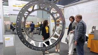 Butting zeigte auf der Wire & Tube ein Präzisionsbauteil für die Luftfahrt, das als Schweißkonstruktion hergestellt wurde. (Bild: Finus/VCG)