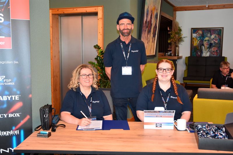 Ein starkes Team! Detlef Neumann, Veronika und Anja Rühlicke stehen für jegliche Fragen zur Verfügung. (Bild: Aquado)