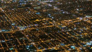 Das Konzept der Smart City ist mehr als intelligente Beleuchtung aber kann es auch helfen, gesellschaftliche Herausforderungen zu lösen? (Bild: gemeinfrei)