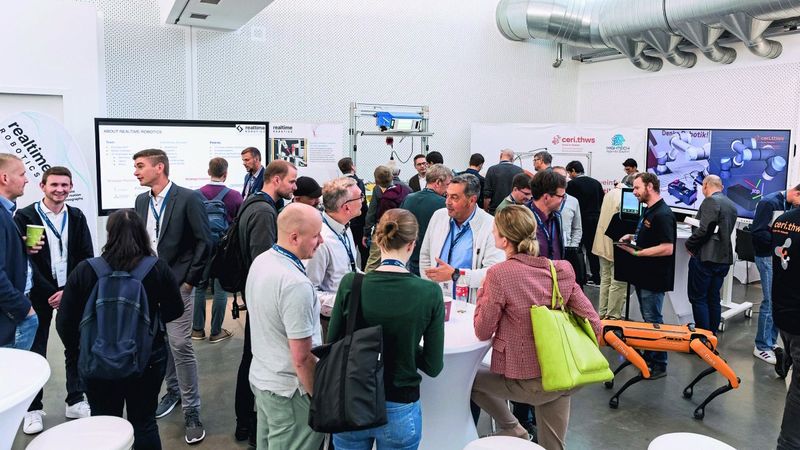Der Andrang auf der Cobots4you war groß in 2023 - 2024 wird die Veranstaltung noch praxisnäher.(Bild:  Stefan Bausewein)