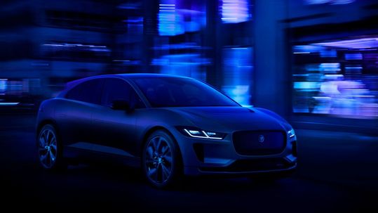 Das Projekt nutzt Alt-Batterien aus dem Jaguar I-Pace.(Bild:  Autoren-Union Mobilität/JLR)