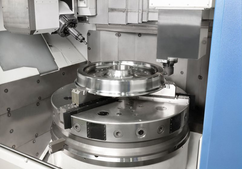 Beim Drehen von Passungen ist es möglich vor dem finalen Schnitt einen Messschnitt auszuführen, den gedrehten Durchmesser zu messen und nachfolgend das Werkzeug automatisch zu korrigieren. (Niles-Simmons)