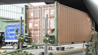 Die mobilen Hebesysteme von Haacon lassen sich leicht handhaben durch ihre hohe Bedienerfreundlichkeit. (Bild: Haacon Hebetechnik)