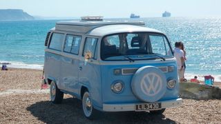 König in Sachen Wertzuwachs in den letzten zehn Jahre ist der gute alte Bulli. (VW T2 Camper (1972) / Andrew Bone / CC BY 2.0)