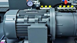 Druckgeregelte Kolbenpumpe für Kühlschmierstofflösung combistream CS4 (Bild: Müller Hydraulik)