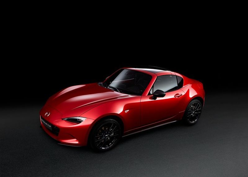 Ab Dezember ist der Mazda MX-5 RF mit versenkbarem Blechdach bestellbar. (Mazda)