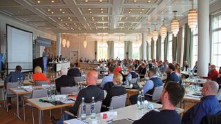 Die Auswirkungen des seit Januar geltenden neuen Gewährleistungsrechts stehen im Mittelpunkt des 15. Autorechtstags auf dem Petersberg in Königswinter.  (Deutscher Autorechtstag)