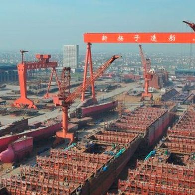 China builds by far the most trade ships in the world. However, the USA now plans to impose port fees on Chinese ships, aiming to harm the de facto monopoly. Germany, however, could emerge as the winner, as a study aims to show... (Image: Yangzijiang)