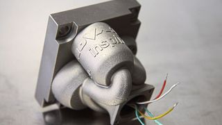 Das generativ auf einer SLM-Anlage gefertigte Magnetventil iSV mit direkt im Herstellprozess integrierten Thermoelementen und Hallsensor.   (inspire AG)