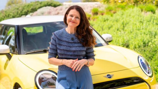 Stefanie Wurst leitete die Marke Mini seit 2022. Sie begleitete maßgeblich die Einführung des Direktvertriebs.(Bild:  BMW)