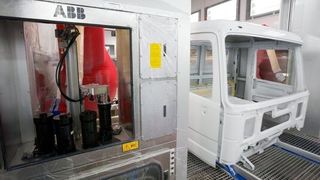 Mit einem neuartigen Härter will Bayer Materialscience die Autolackierung deutlich nachhaltiger machen. (Bild: ABB/Luca Siermann)