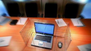 Ein mögliches Einsatzfeld einer „Embedded PKI“ zum Beispiel in der Steuerung der Maschine ist der Kampf gegen Produktpiraterie. Bilder: Siemens (Archiv: Vogel Business Media)