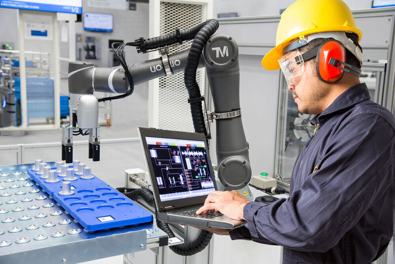 Die neueste Generation von Omron-Robotern enthält integrierte Wartungsfunktionen, um Predictive Maintenance zu vereinfachen. (Bild: ©kinwun - stock.adobe.com)