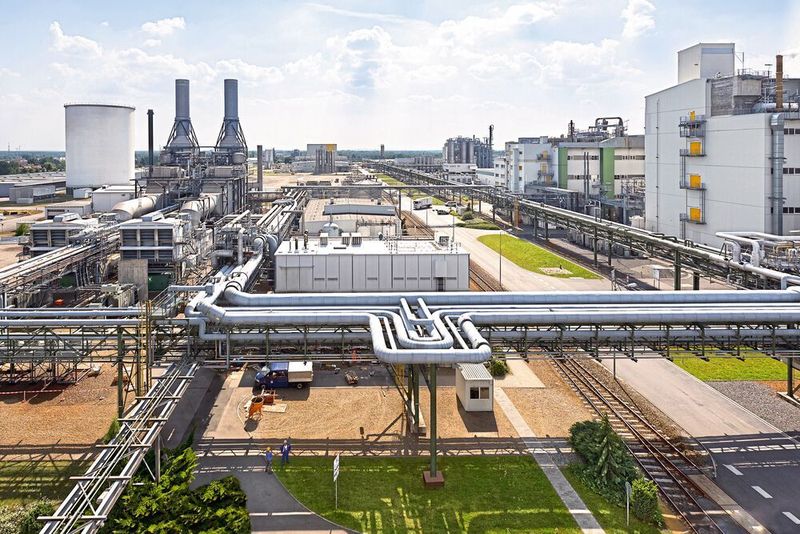 BASF fertigt Batteriematerialien in eigener Kathodenfabrik: Der BASF-Produktionsstandort Schwarzheide befindet sich in der Lausitz im Süden von Brandenburg und ist einer der größten Produktionsstandorte des Konzerns in Europa.  (BASF Schwarzheide GmbH)