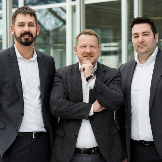 Die neue Geschäftsführerriege der Jürgens-Gruppe: (v. l.) Daniel Junker, Frank Döhring, Tino Schneider.(Bild:  heike wippermann -hagen mix-pix-sell)