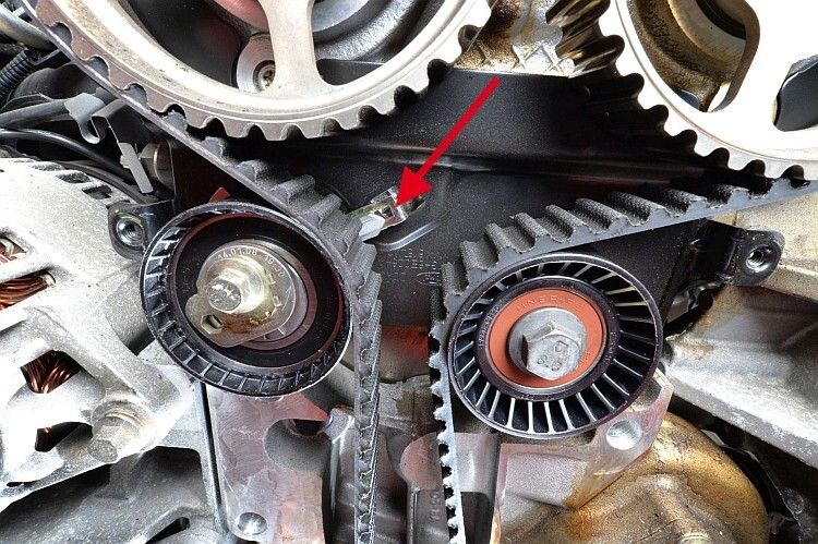 Abb. 14: Der Pfeil zeigt die richtige Lage der Markierungen. (Foto: Contitech)