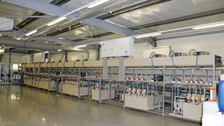 Aufbruch in eine neue Zeit: Mit der Bandgalvanisieranlage kann Heid als erster Lohnveredler in Bayern entsprechende Dienstleistungen anbieten. (Bild: Itasse)