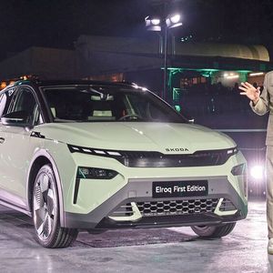 Skoda-Vorstandschef Klaus Zellmer präsentierte den Skoda Elroq am 1. Oktober persönlich in Prag. Das Modell soll den Erfolg des Enyaq wiederholen.(Bild: Skoda)