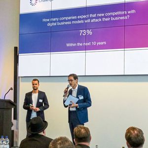 Dr.-Ing. Konstantin Kernschmidt (Leitung Forschung & Entwicklung bei Microstep Europa und Projektleiter Industry Business Network 4.0) sowie Matthäus Mikulina (Business Development Industrie 4.0 bei Microstep Europa) gaben den Anwesenden einen Überblick über Ziele, Meilensteine und Roadmap des Open-Source-Projekts Industry Fusion.