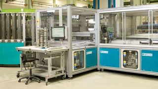 Als Ergebnis einer detaillierten und individuell angepassten Fertigungsstrategie ist eine Anlage zur automatisierten Fertigung von Klemmenleisten entstanden. (Phoenix Contact)