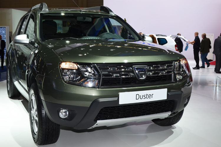 Dacia zeigt den gelifteten Duster – jetzt mit geteilten Scheinwerfereinheiten und Tagfahrlicht, auch der Grill ist neu. (Foto: Rehberg)