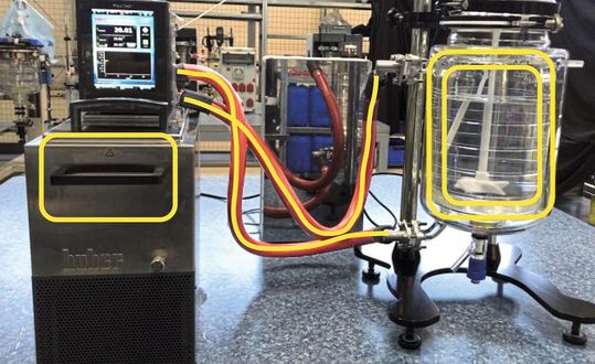 Abb.3b: Die gelben Markierungen zeigen die Masse des Thermofluids.(Bild:  Peter Huber Kältemaschinenbau)