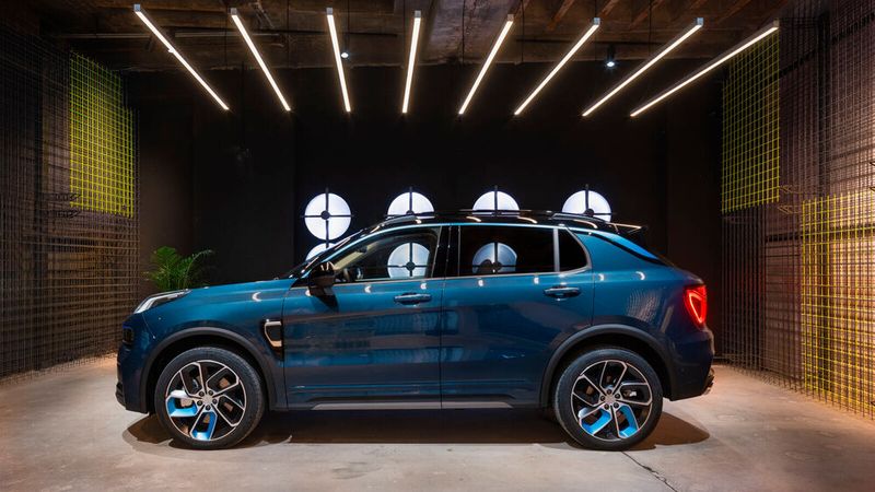 Natürlich kann dort auch der Lynk & Co 01 unter die Lupe genommen... (Bild: Lynk & Co)