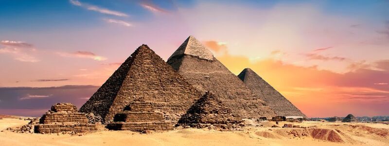 Ägyptische Pyramiden wird man wohl so schnell nicht von oben sehen. Denn dort ist der Betrieb von Drohnen nicht erlaubt. (Pixabay)