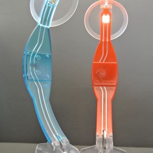 Bild 1: Das integrierte Metall/Kunststoff-Spritzgießen (IMKS) erlaubt die effiziente Herstellung komplexer, funktionstragender Bauteile für den Elektro- und Elektronikbereich.