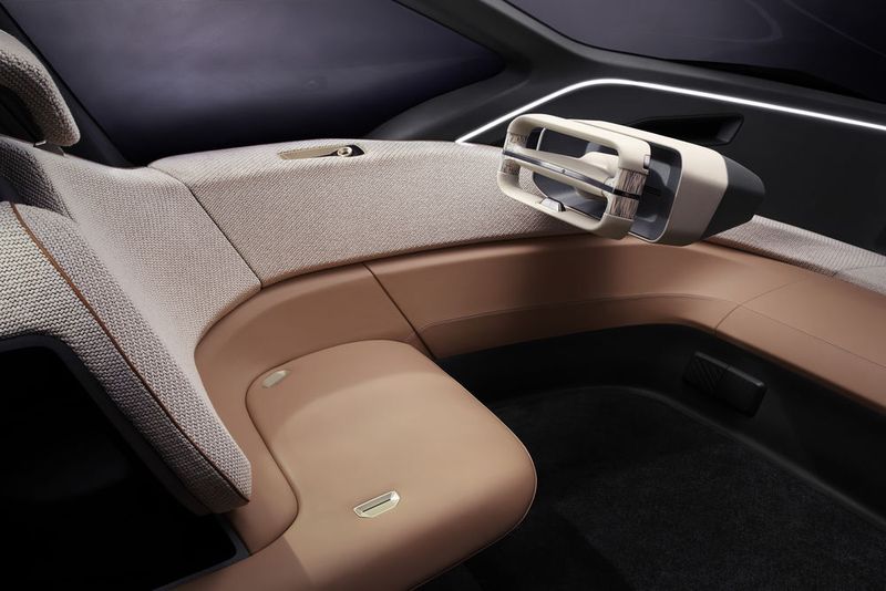 Im Cockpit geht es eher schlicht zu. (Nio)