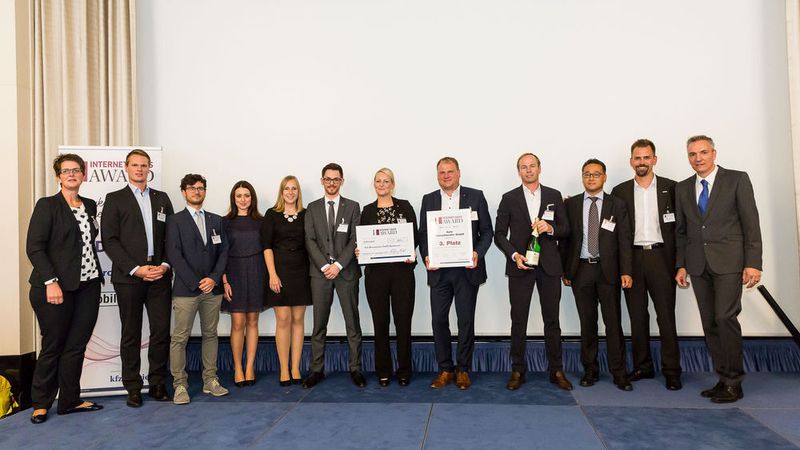 Dann wurde der Gewinner von Platz 3 verkündet: Auto Bierschneider hatte gleich doppelten Grund zur Freude. Nur wenige Stunden zuvor war der Mühlhausener Händler mit dem 1. Platz beim Service Award 2017 ausgezeichnet worden. (Stefan Bausewein)