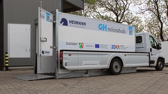 Fahrzeugbau Heimann zeigt den Hubi35, der bisher mit einem konventionellen Dieselantrieb angeboten wurde, erstmals als Elektrovariante. Fahrzeugbau Heimann zeigt den Hubi35, der bisher mit einem konventionellen Dieselantrieb angeboten wurde, erstmals als Elektrovariante.