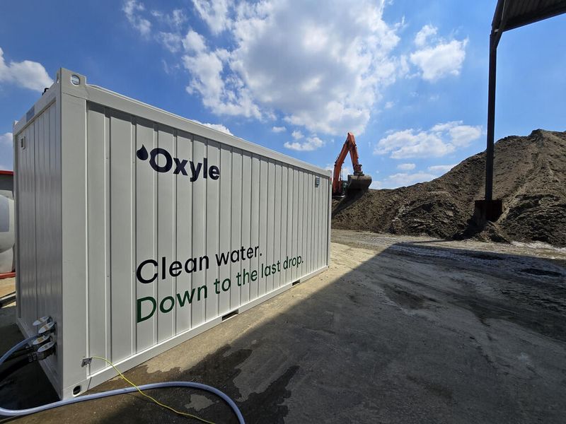 Mit umsatzbringenden Pilotprojekten und der Inbetriebnahme der ersten kommerziellen Anlage konnte Oxyle Maßstäbe in der Wasseraufbereitung setzen. (Bild: Oxyle)