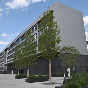 Das High Energy Photonics (HEP) Center von Siemens Healthineers in Forchheim bündelt die Fertigung, Forschung & Entwicklung sowie Logistik von Röntgenröhren und Generatoren. (Bild: Stefanie Michel)