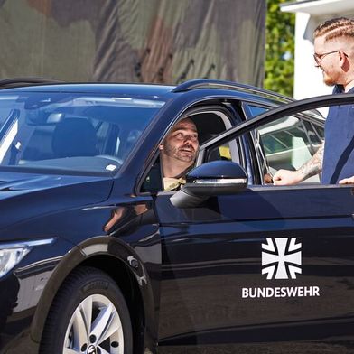 Der Bundeswehr-Fuhrparkservice kann einer Werkstatt viel Umsatz und Auslastung bringen, erwartet im Gegenzug aber auch einiges an Entgegenkommen. (Bild: Bw Fuhrparkservice)