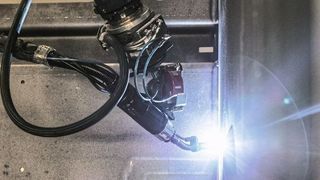 Das sogenannte Laserhybrid-Schweißen von Fronius kombiniert eigentlich zwei unterschiedliche Schweißprozesse in einem System, was nicht nur speedmäßig für deutliche Vorteile beim Fügen von Blechen sorgt, wie Fronius erklärt. (Fronius)