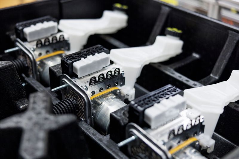 Das MK-C2-Bremssystem von Continental wird vollautomatisch gefertigt.(Bild:  Continental)