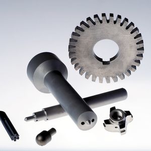 Hartmetalle müssen höchsten Belastungen standhalten. Je nach Anwendungsbereich werden die Sorten spezifisch zusammengesetzt, gesintert und nachbearbeitet.