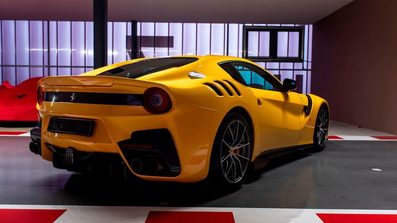 ... einem 2016er Ferrari F12TDF ... (Tom Hartley Jnr.)